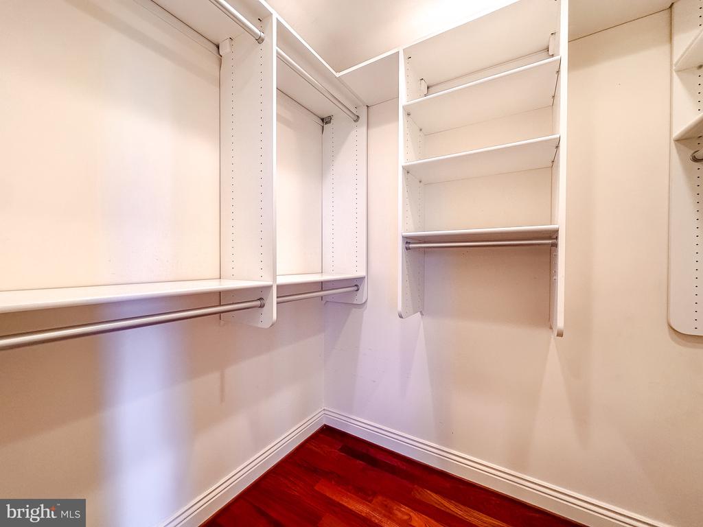 10 E Lee St #2609