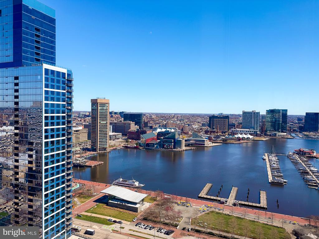 10 E Lee St #2609