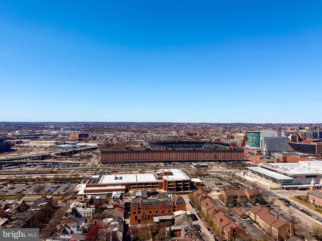 10 E Lee St #2609