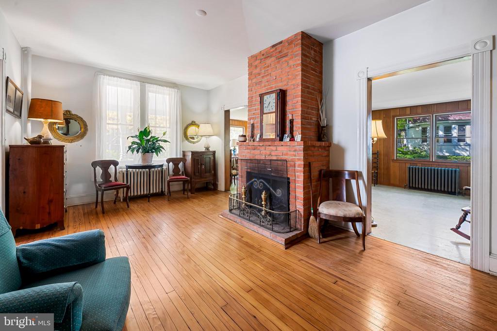 704 Wyndhurst Ave