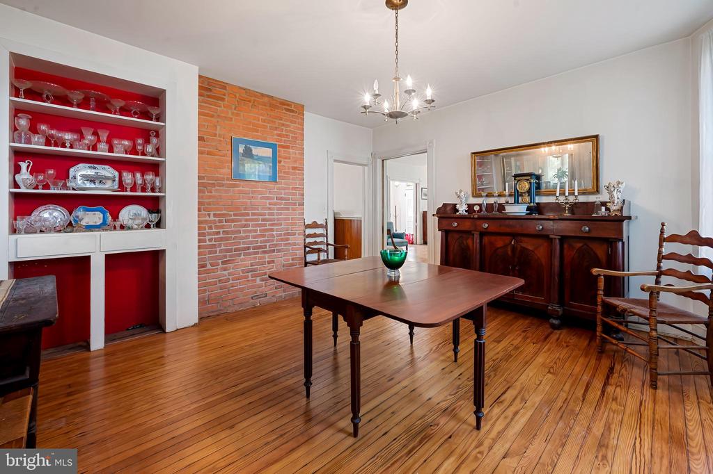 704 Wyndhurst Ave