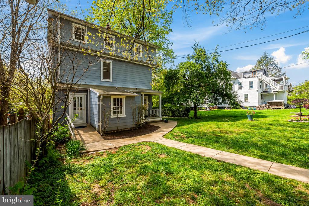 704 Wyndhurst Ave