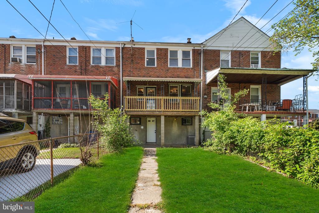 1632 Lochwood Rd
