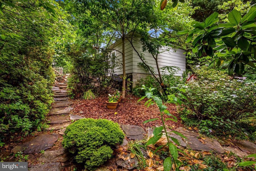 320 Tunbridge Rd
