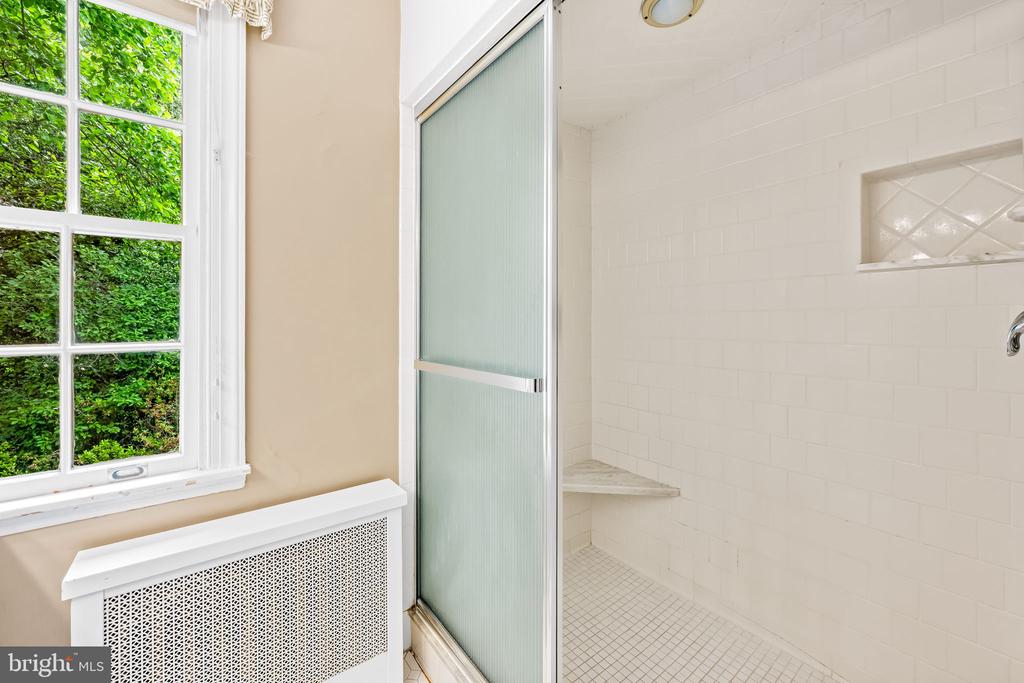 320 Tunbridge Rd