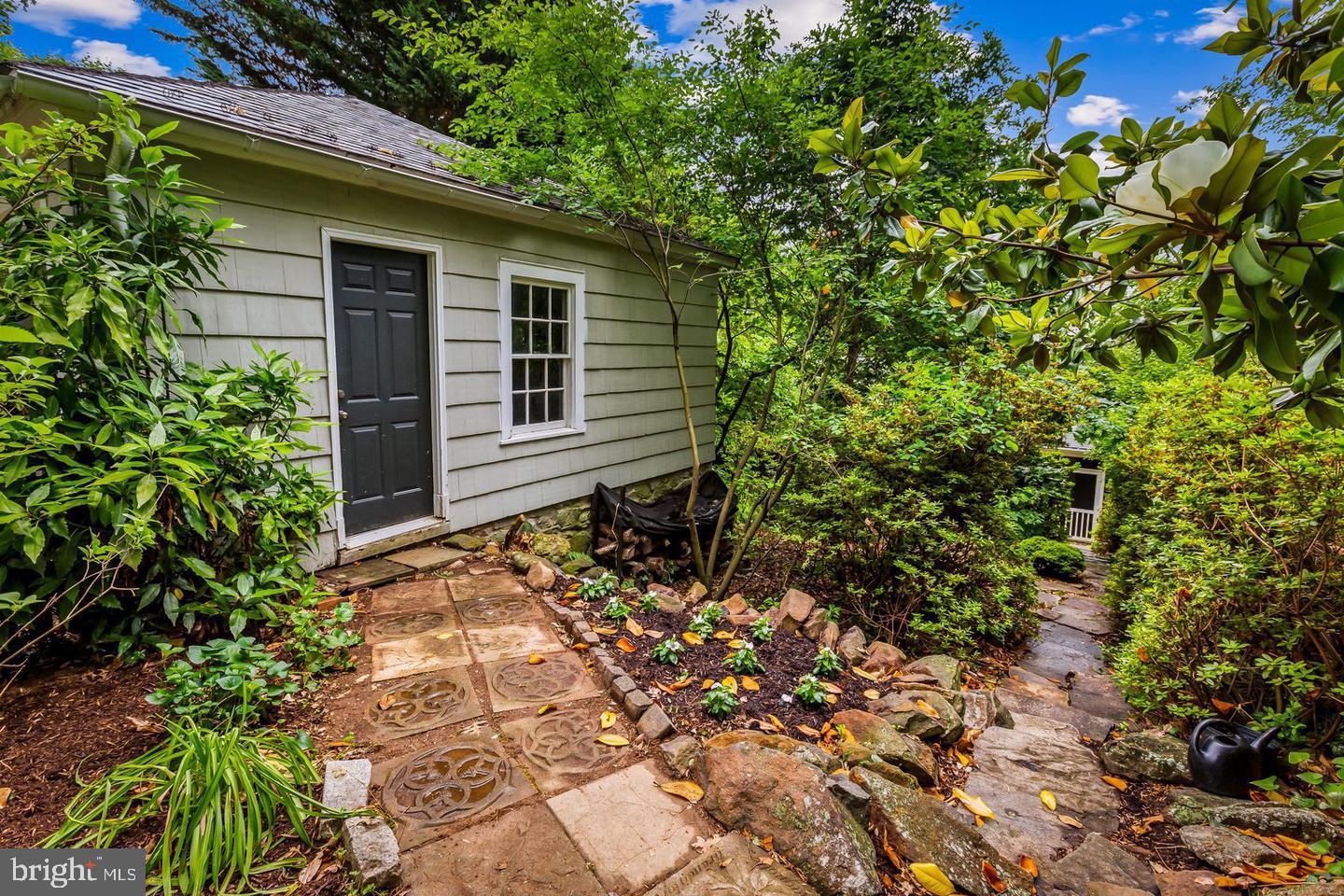 320 Tunbridge Rd