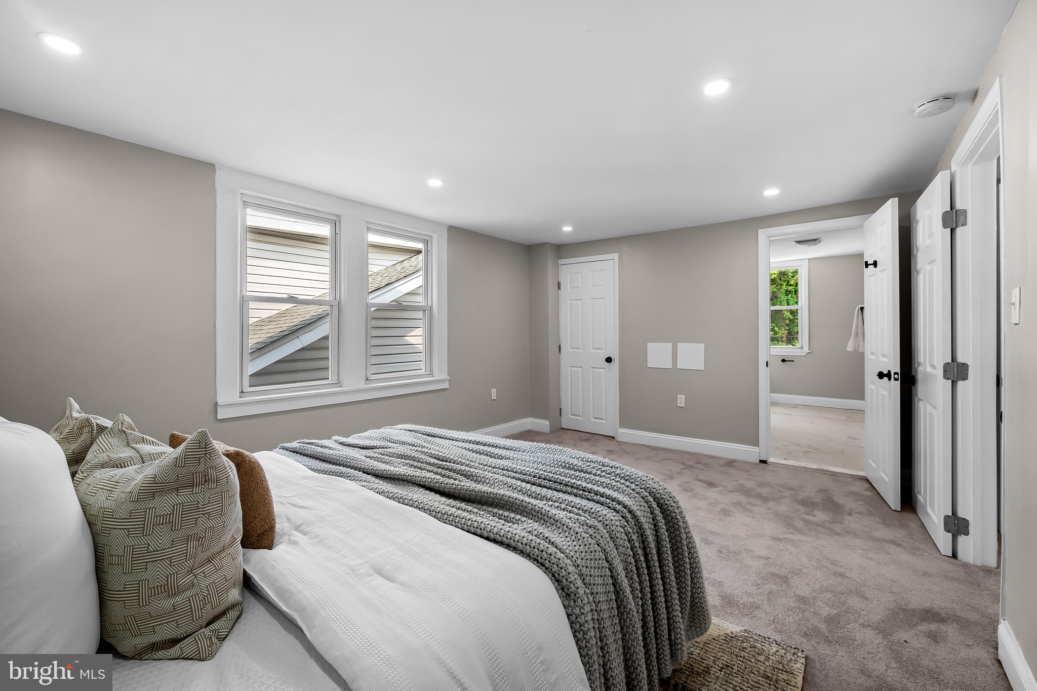 1402 W Old Cold Spring Ln