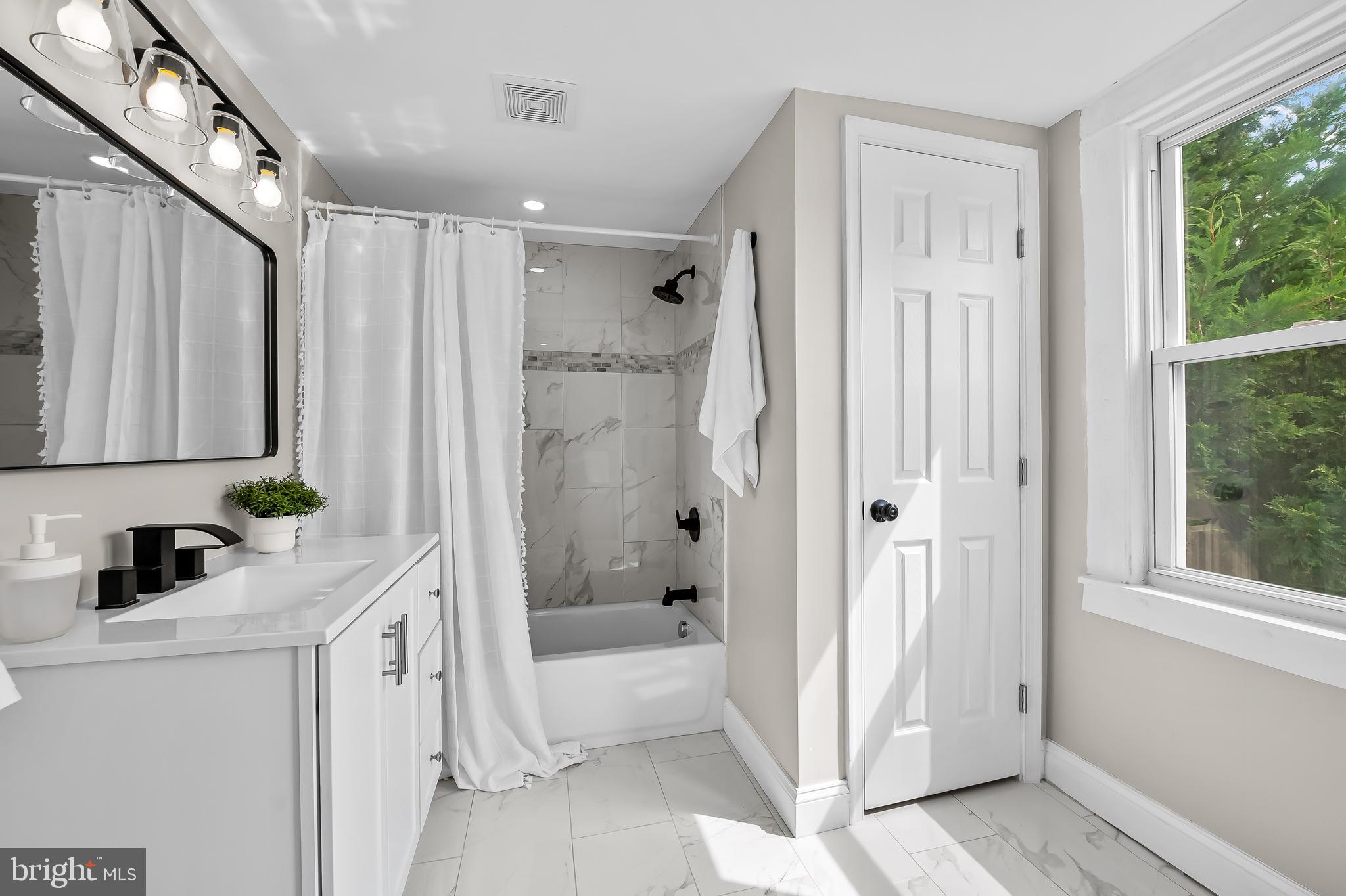 1402 W Old Cold Spring Ln