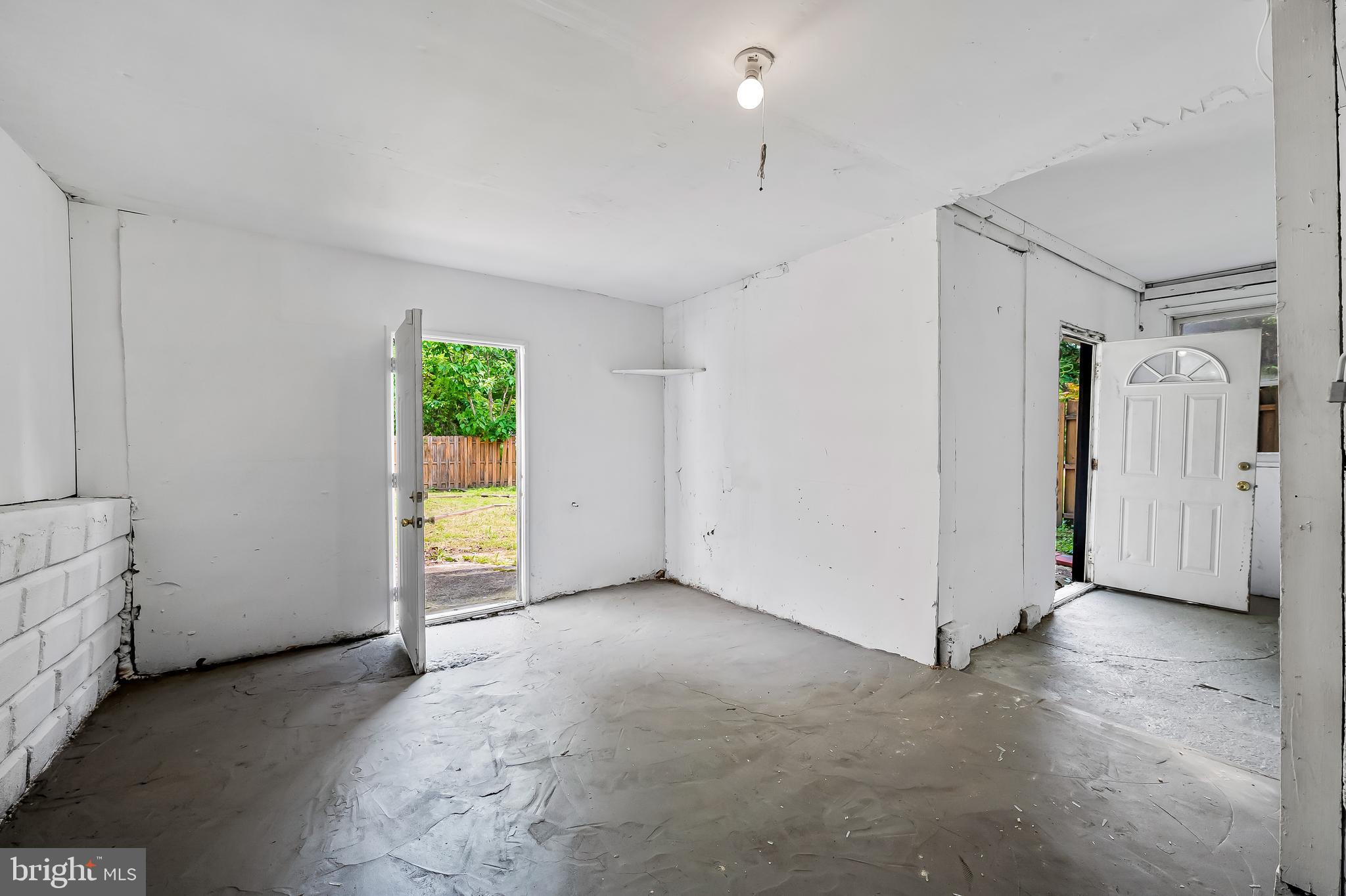 1402 W Old Cold Spring Ln