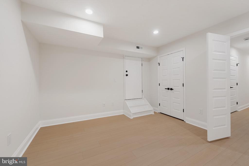 148 S East Ave