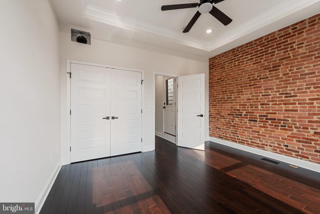 148 S East Ave
