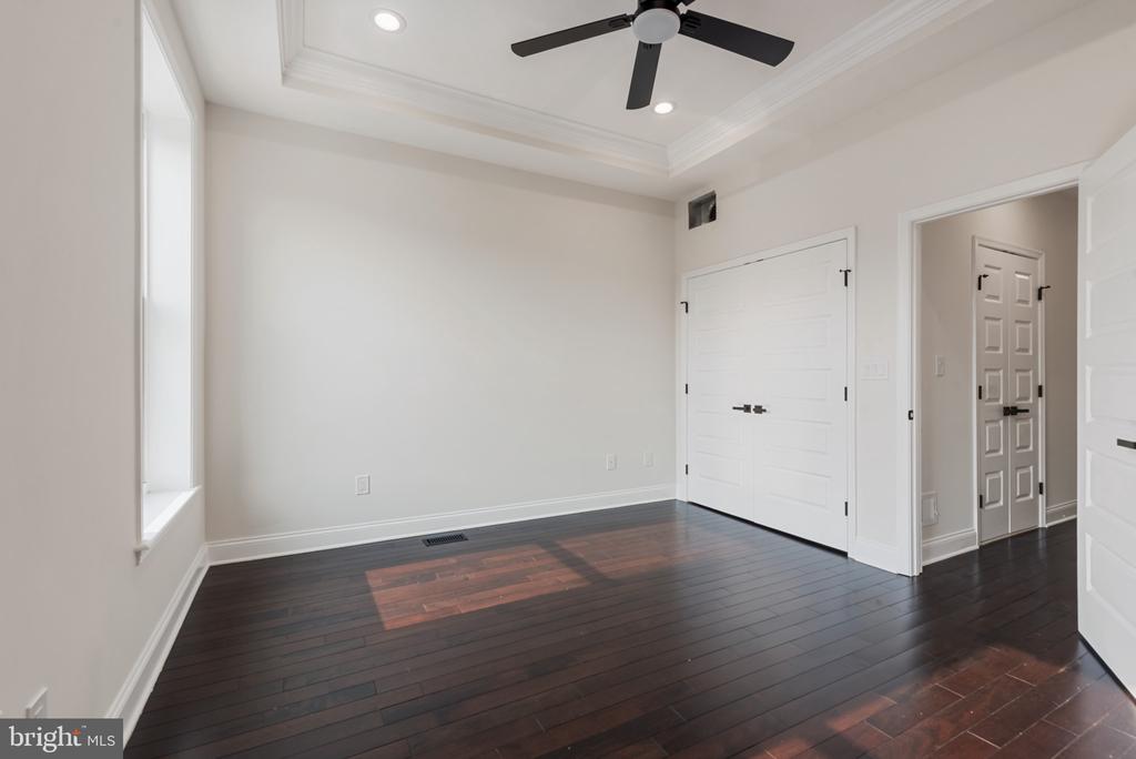 148 S East Ave