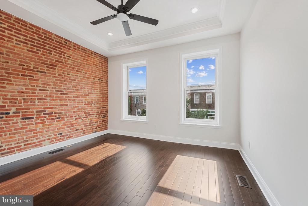 148 S East Ave