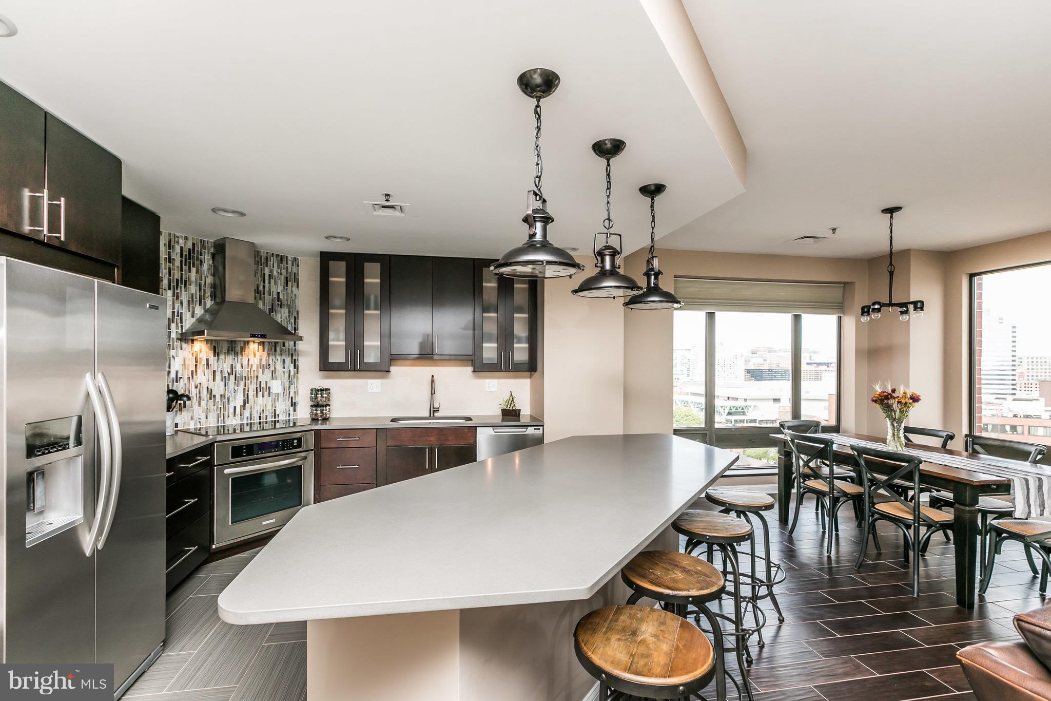 10 E Lee St #1209