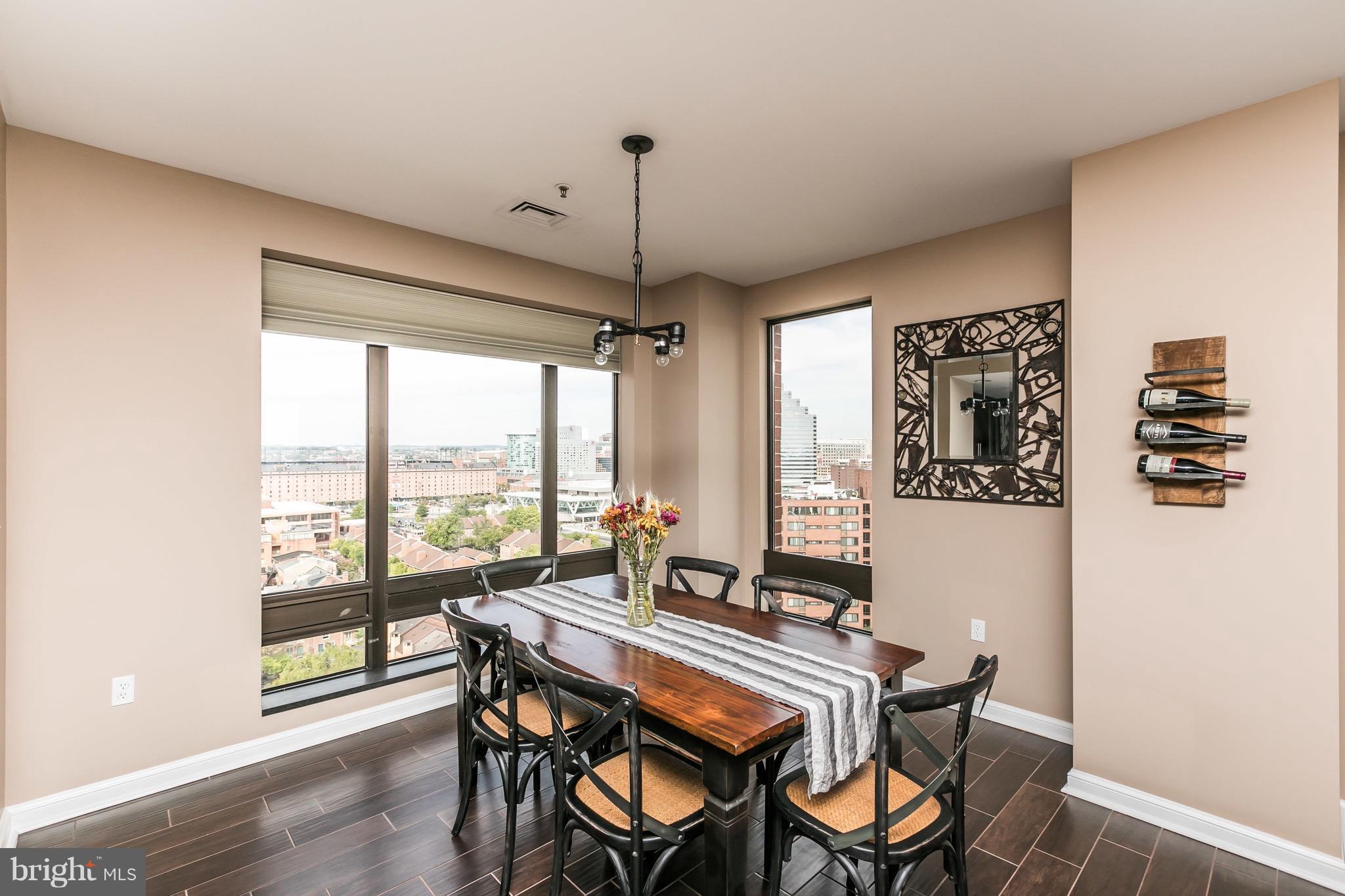 10 E Lee St #1209