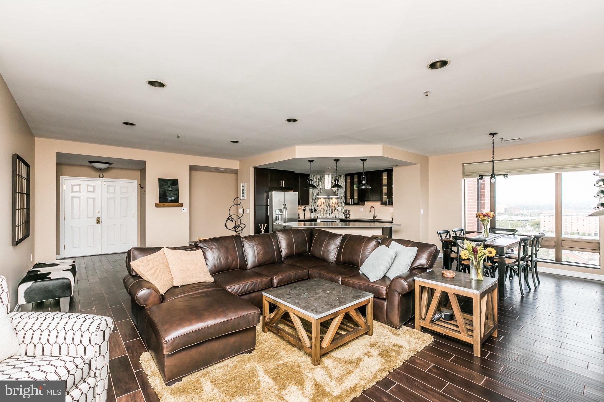 10 E Lee St #1209