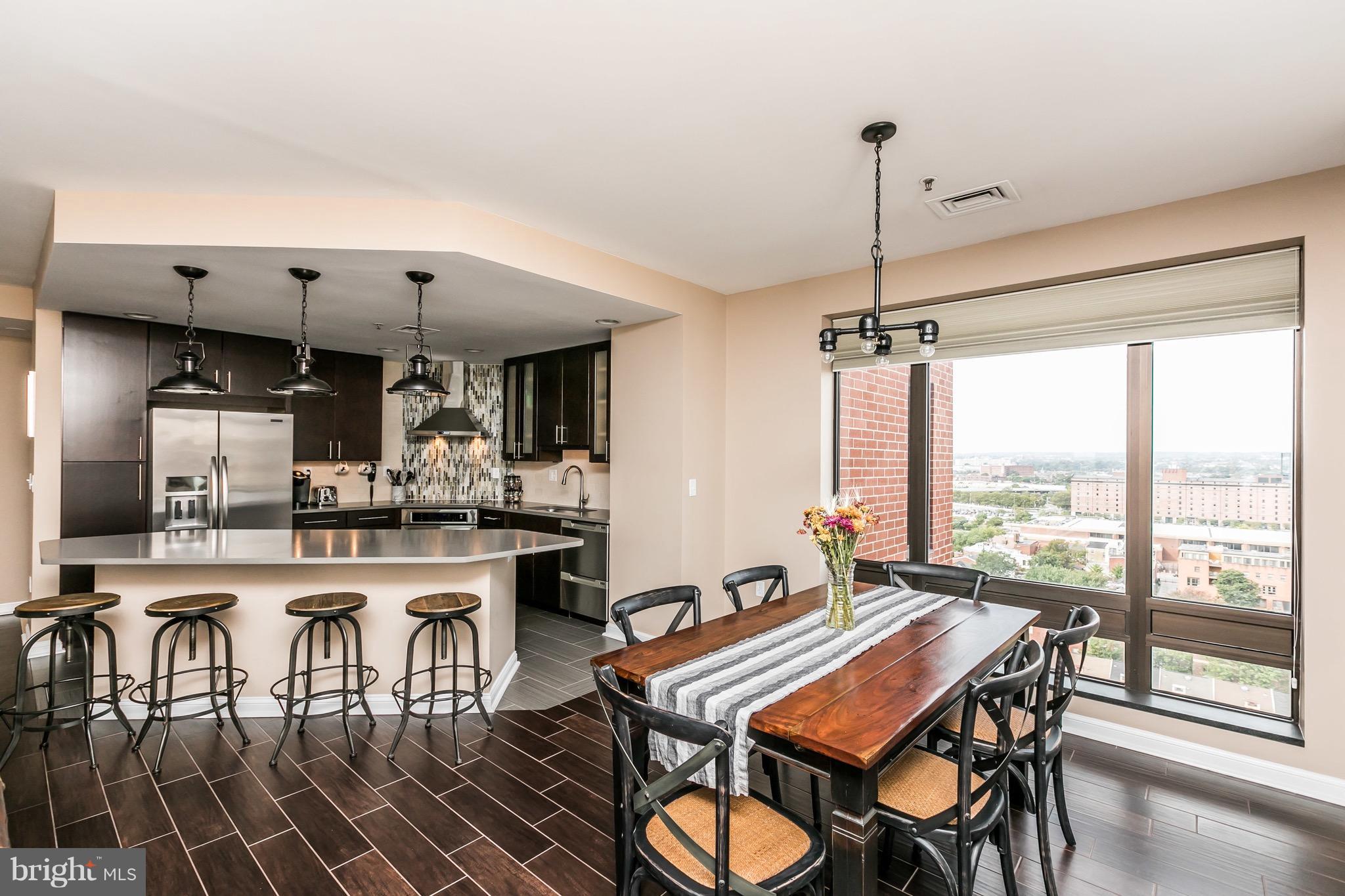 10 E Lee St #1209