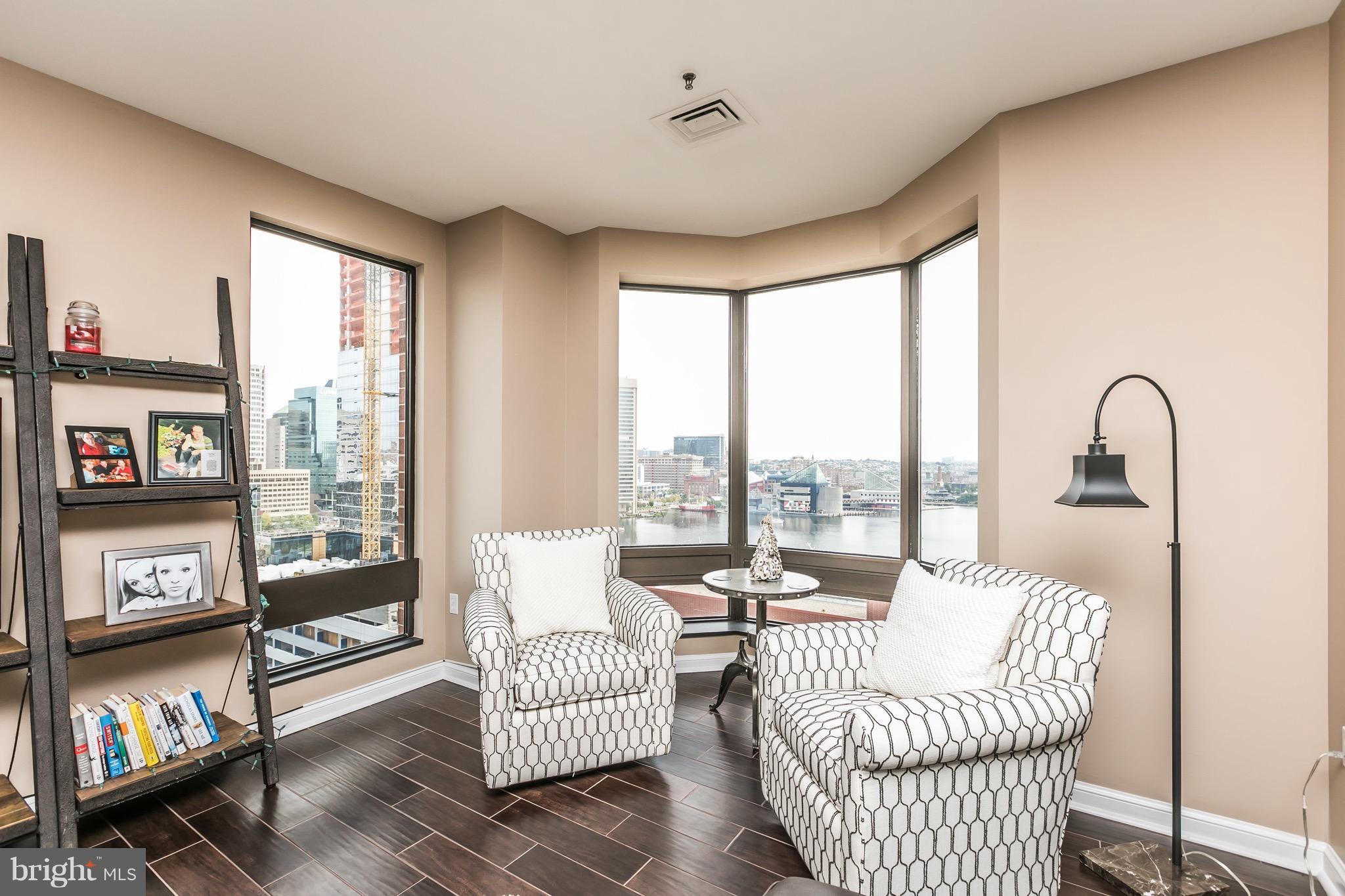 10 E Lee St #1209
