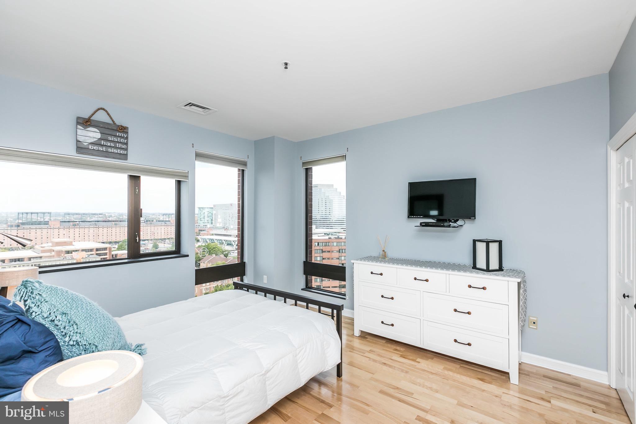 10 E Lee St #1209