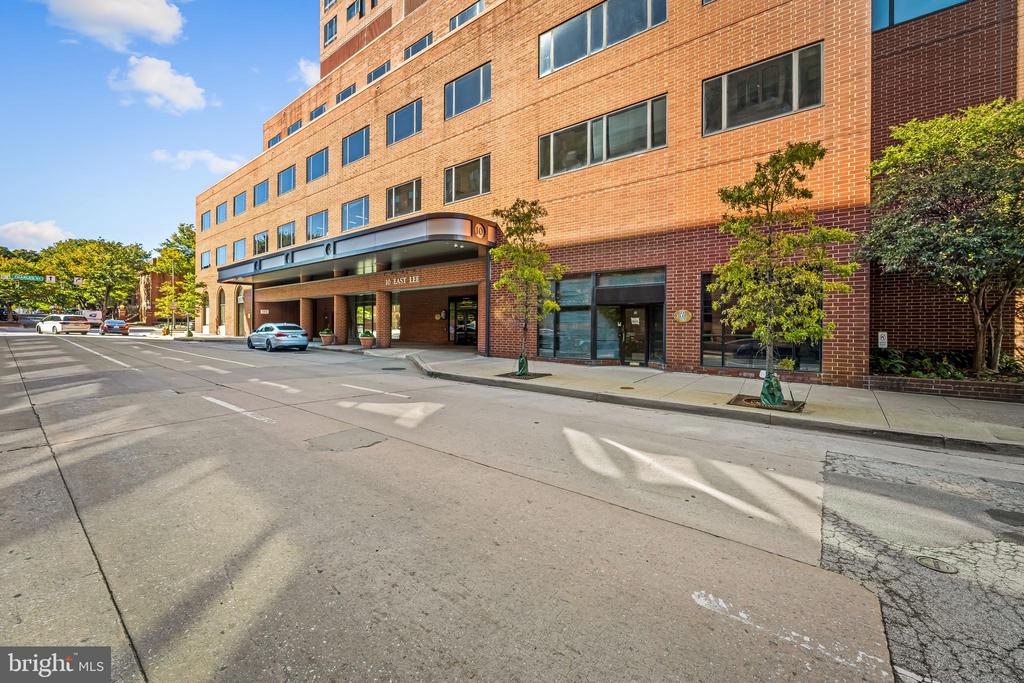 10 E Lee St #1209