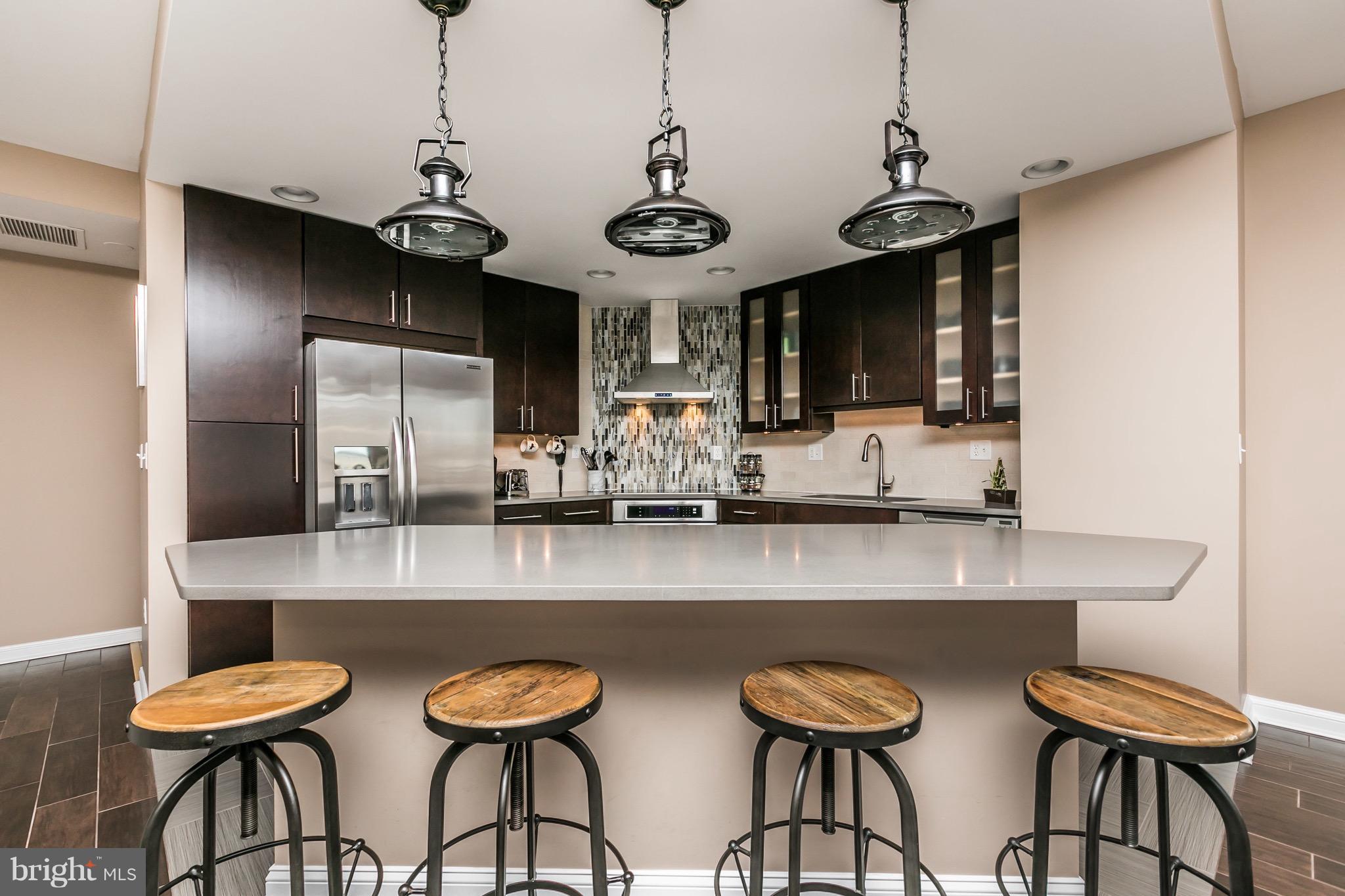 10 E Lee St #1209
