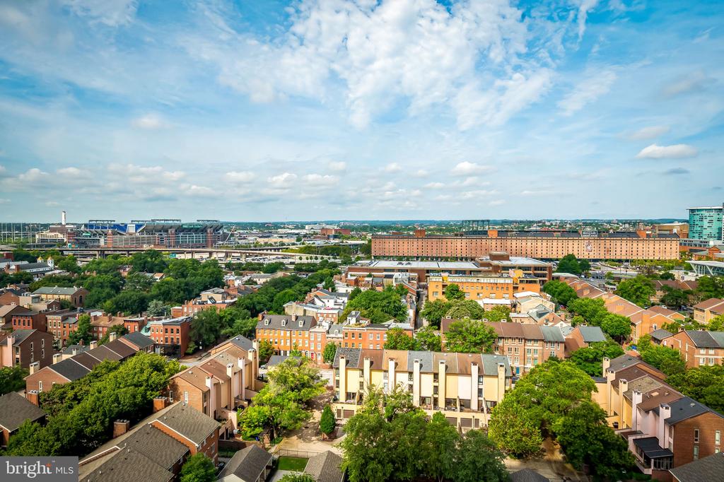 10 E Lee St #1209