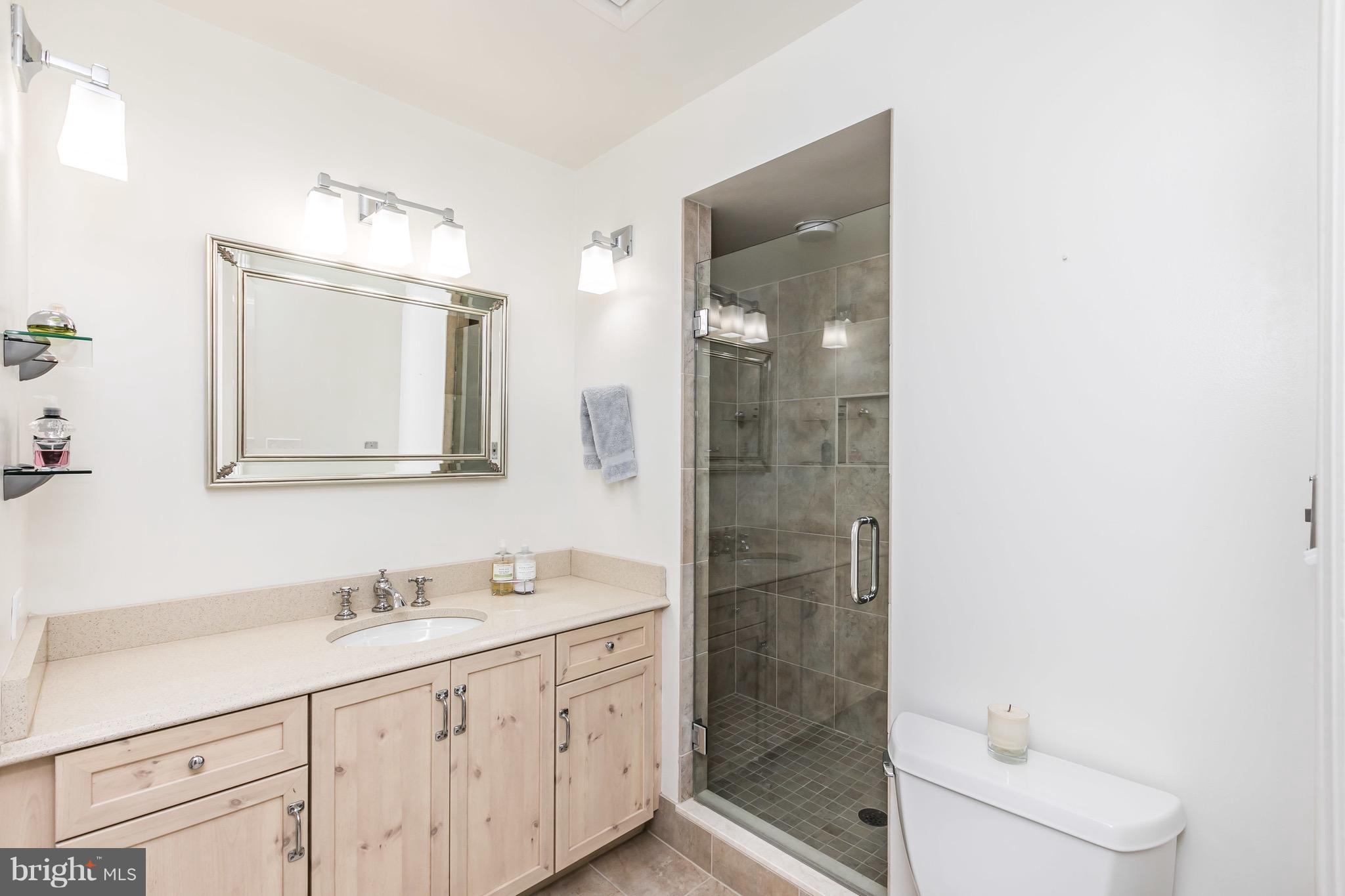 10 E Lee St #1209