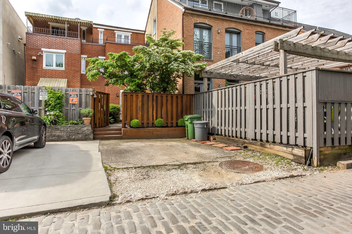 120 W Montgomery St