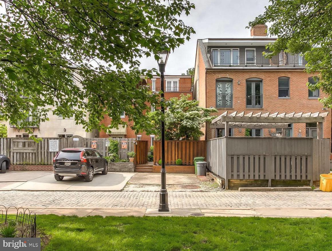 120 W Montgomery St