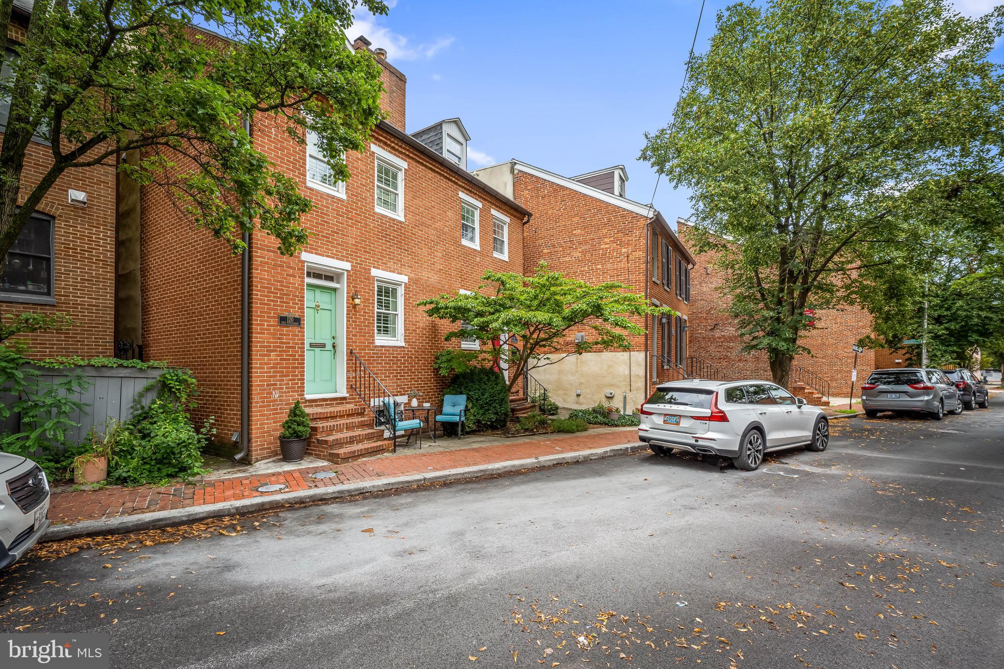 120 W Montgomery St