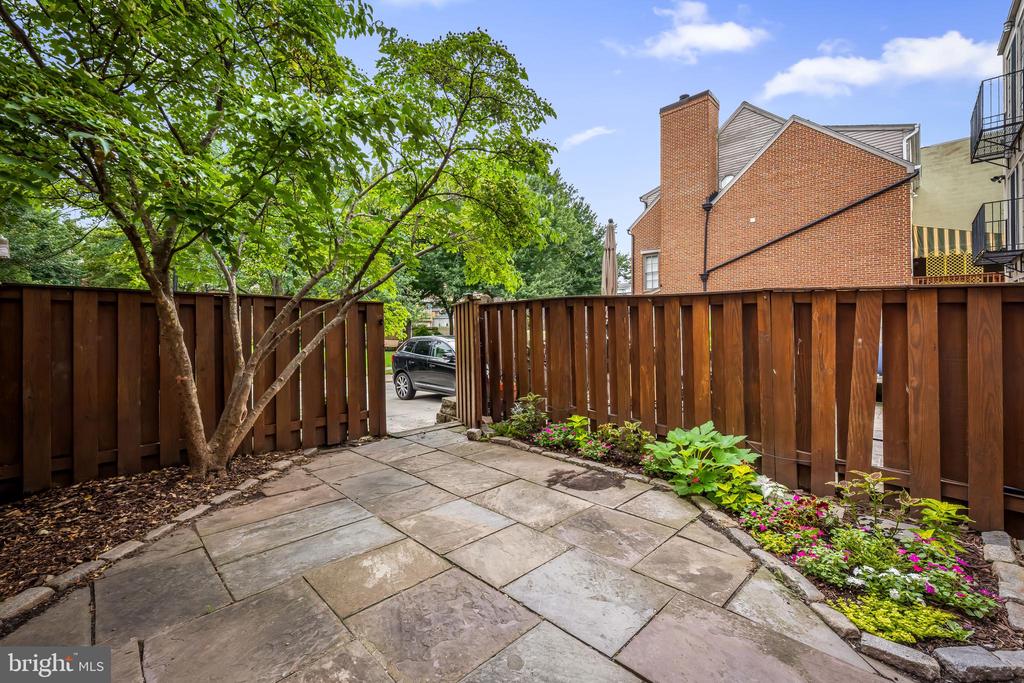120 W Montgomery St