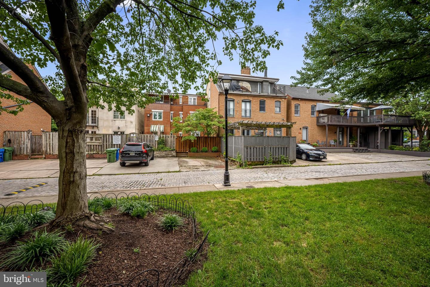 120 W Montgomery St