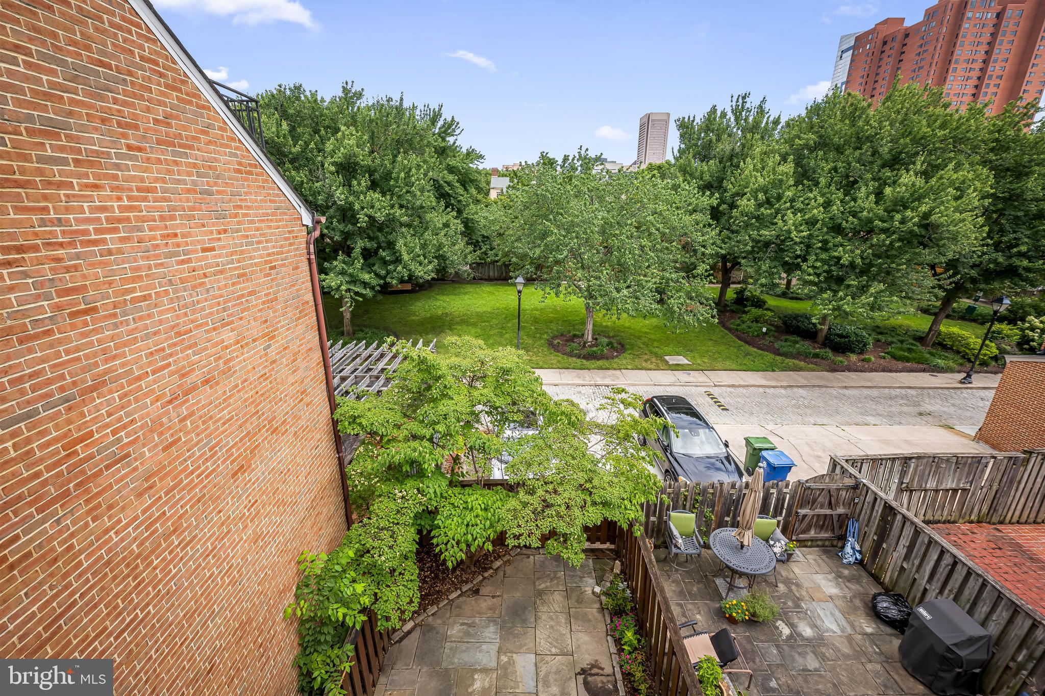 120 W Montgomery St