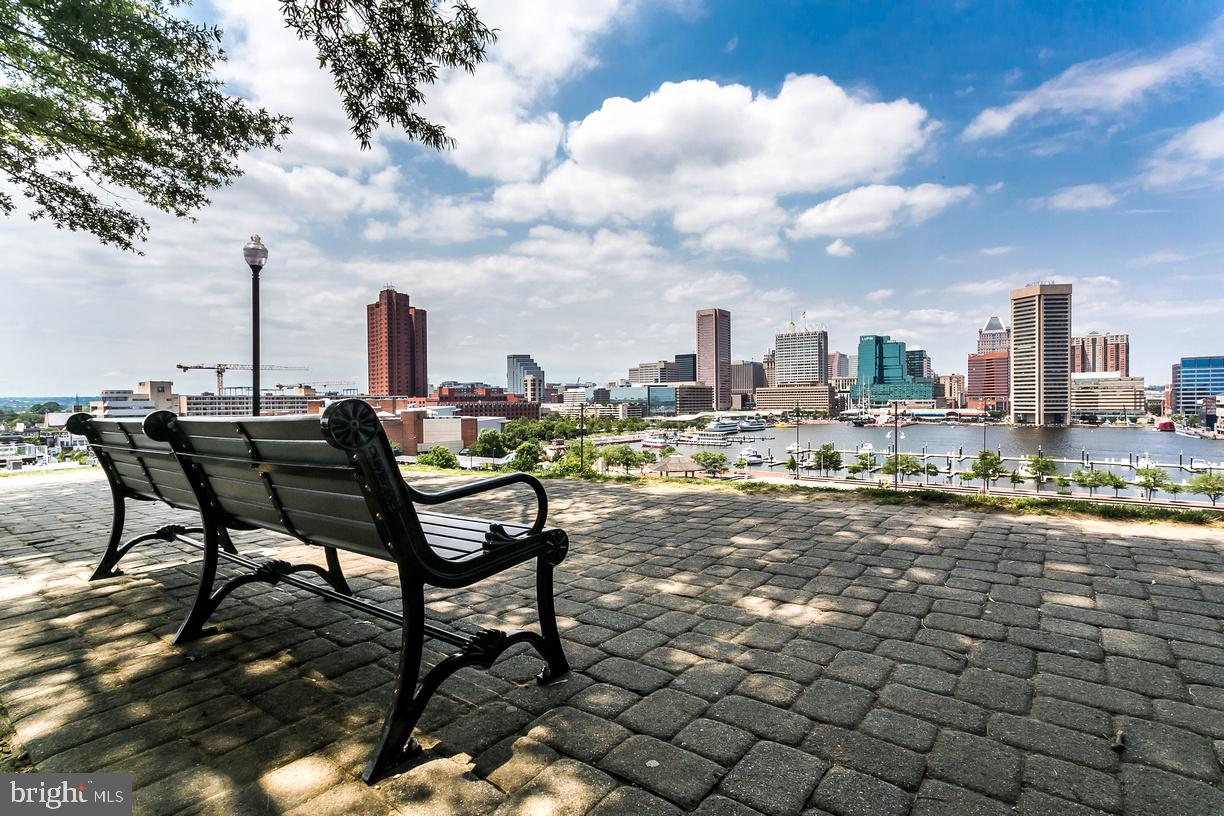 120 W Montgomery St