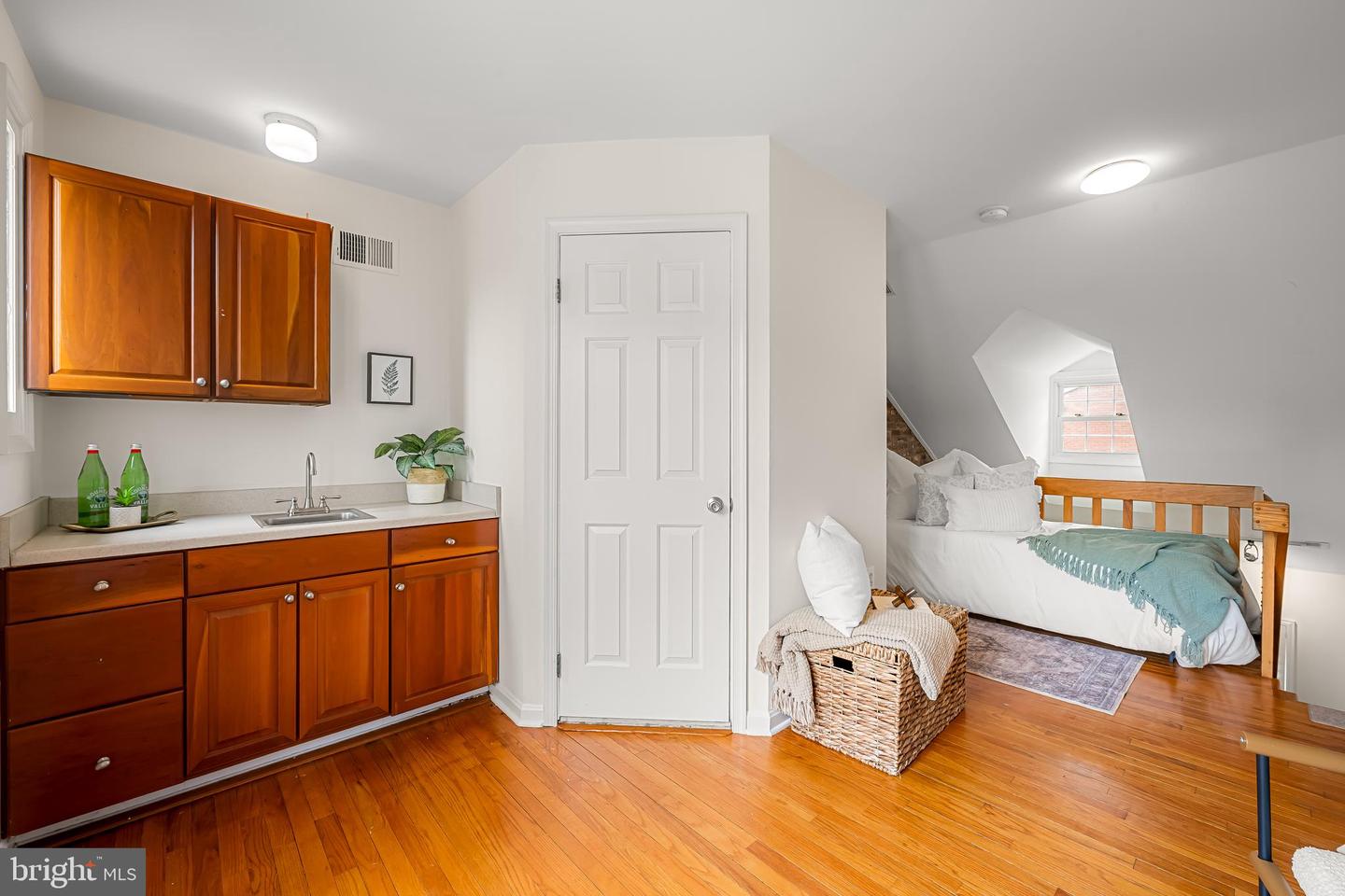 120 W Montgomery St