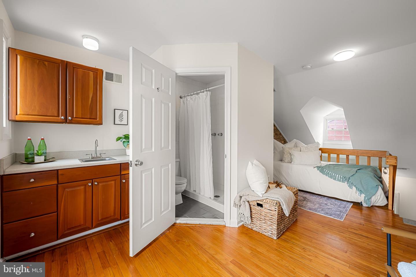 120 W Montgomery St
