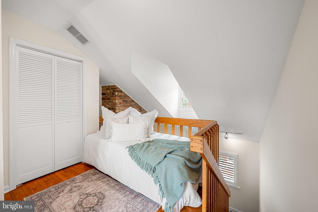 120 W Montgomery St
