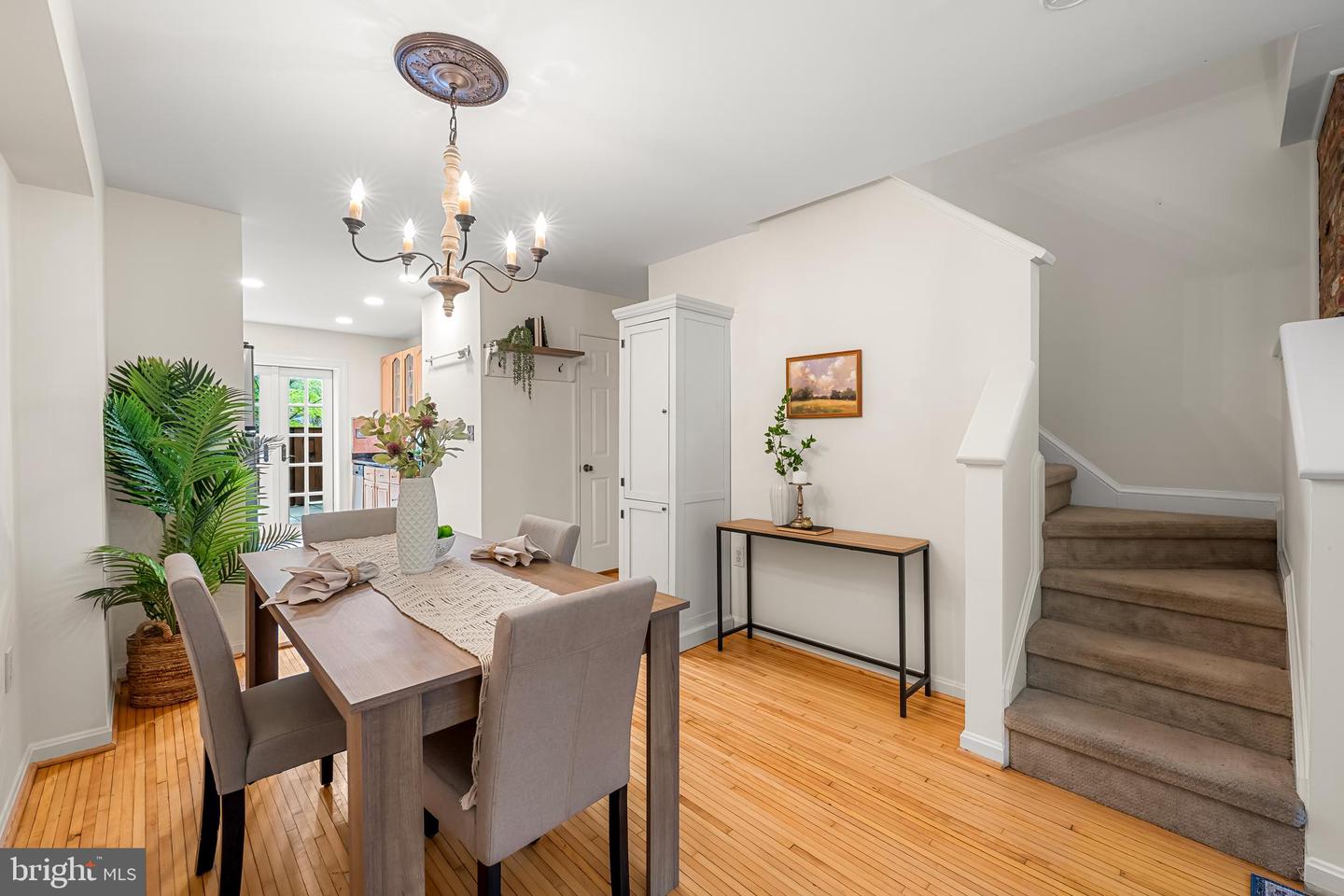 120 W Montgomery St