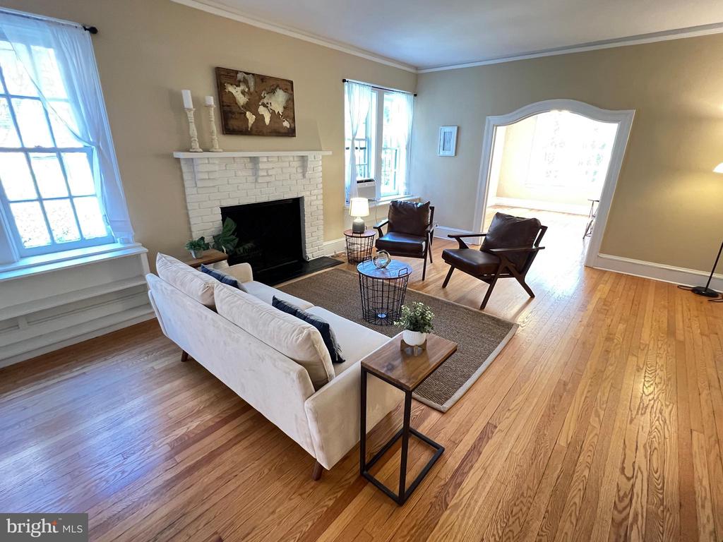102 W 39th St #1b