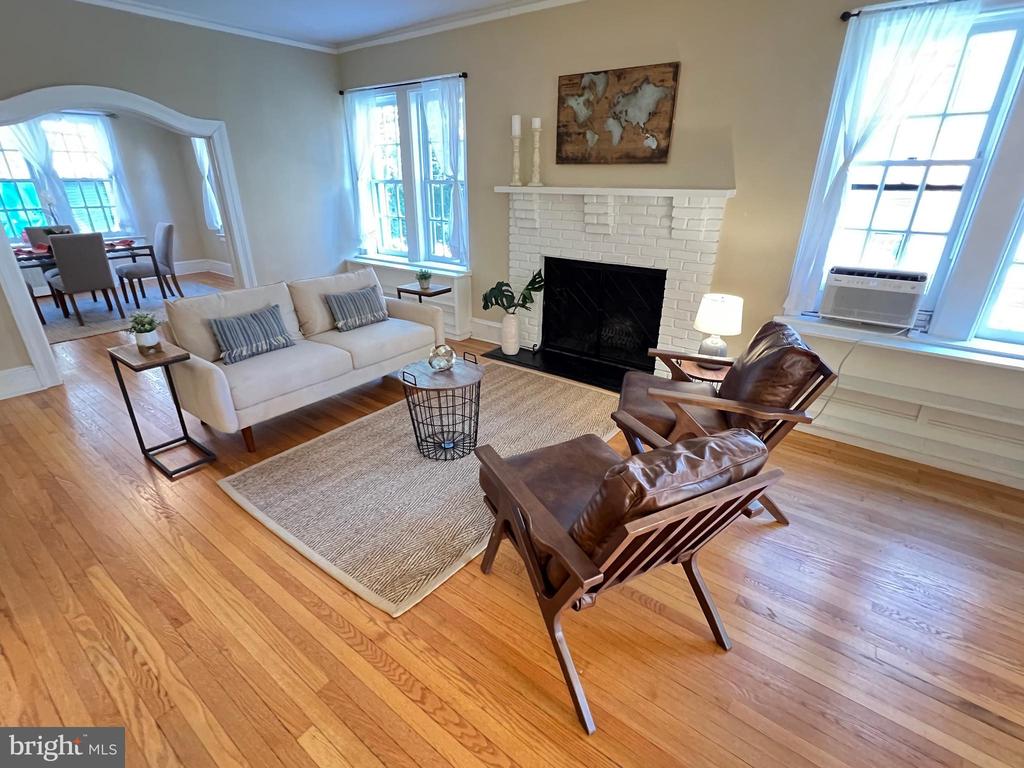 102 W 39th St #1b