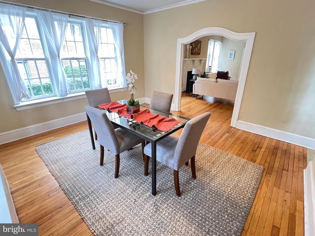 102 W 39th St #1b