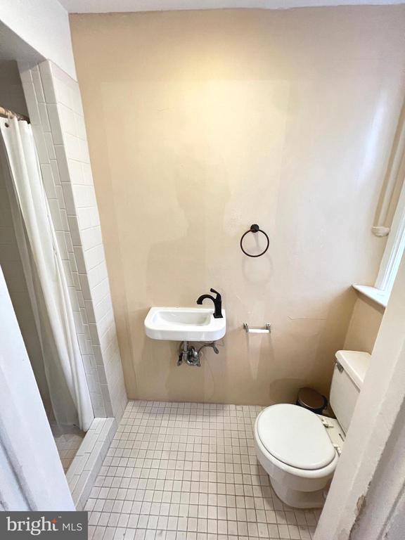 102 W 39th St #1b