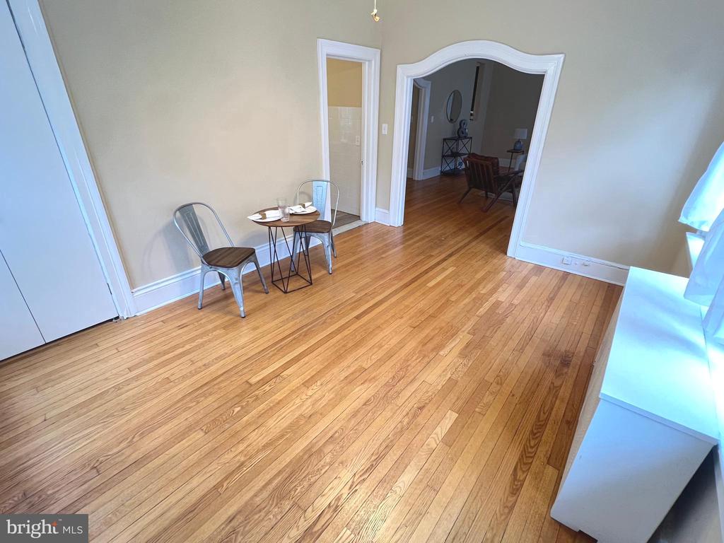 102 W 39th St #1b