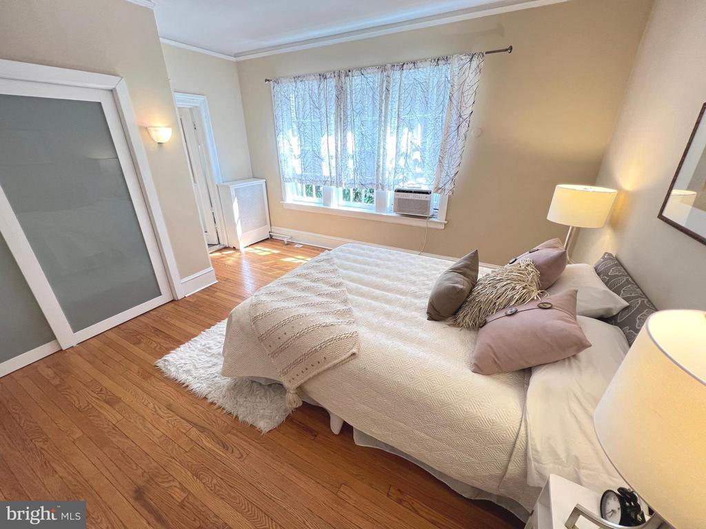 102 W 39th St #1b