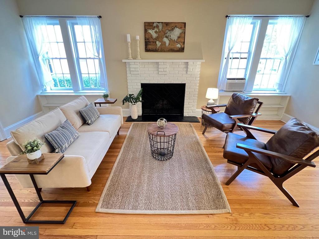102 W 39th St #1b