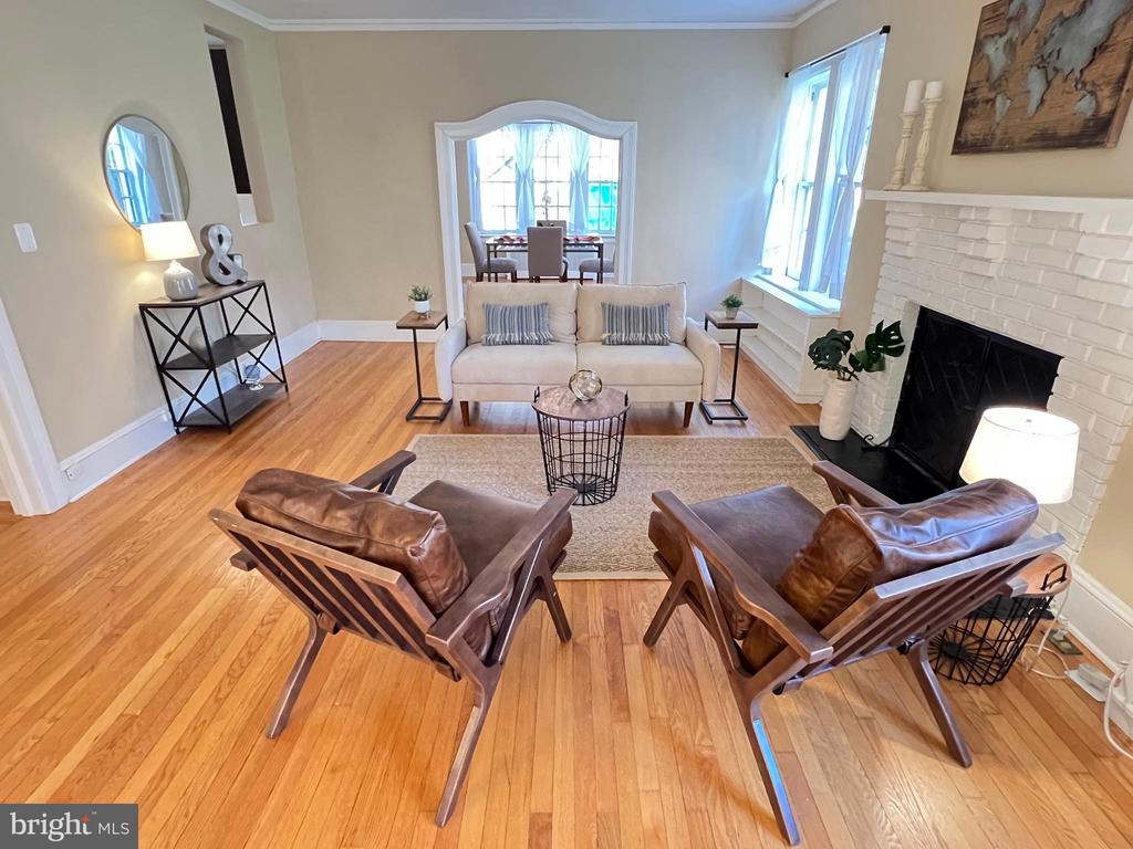 102 W 39th St #1b
