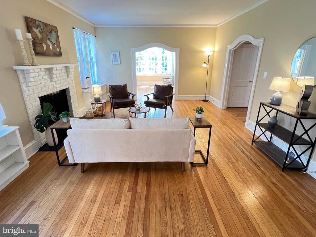 102 W 39th St #1b