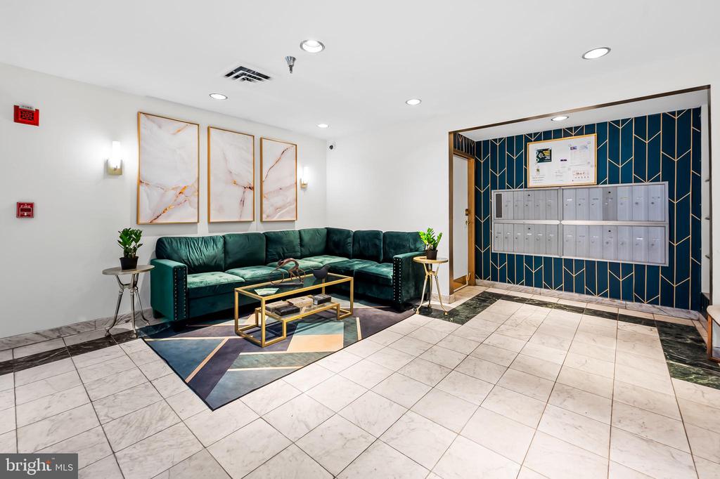 123 W BARRE ST W #402