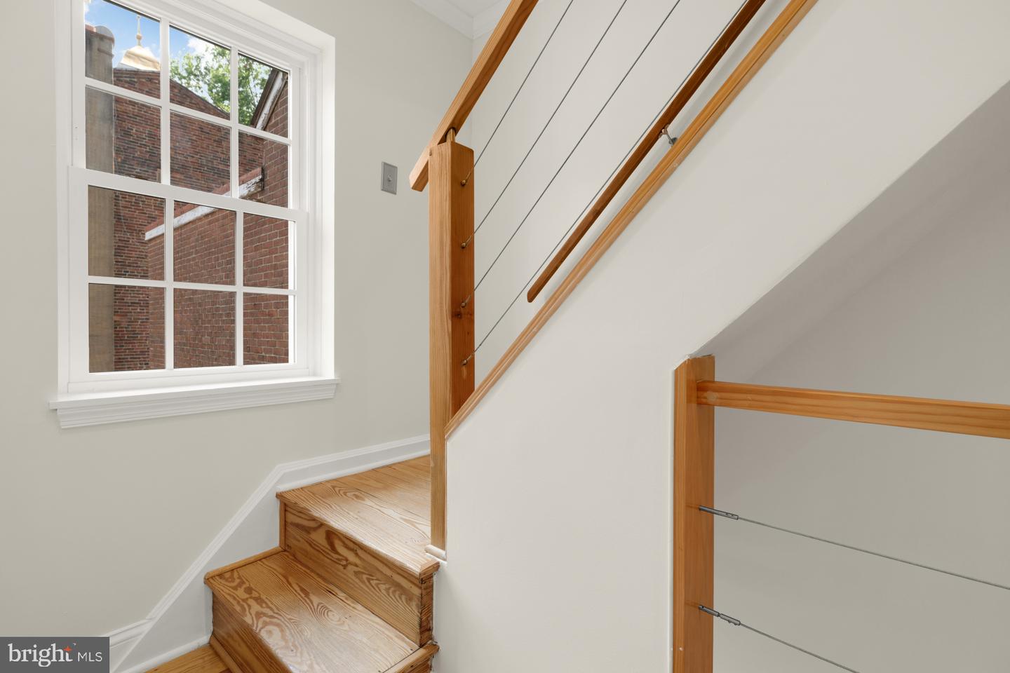 147 W Hill St