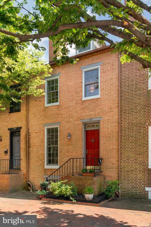 147 W Hill St